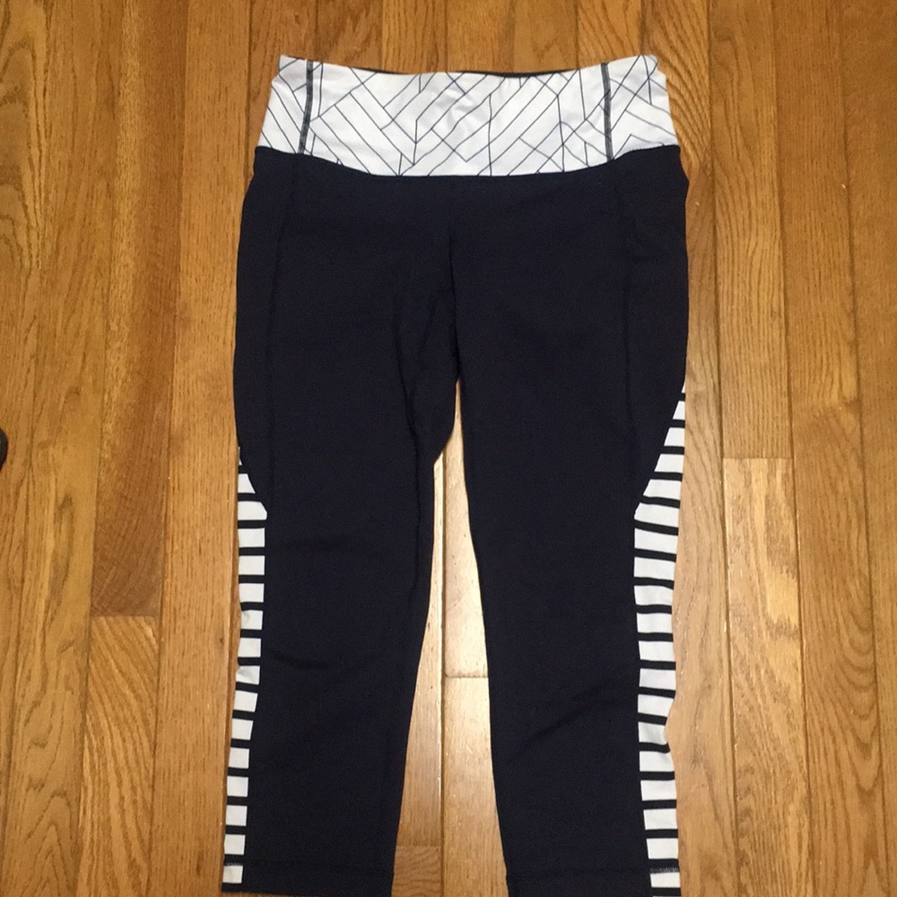 Athleta chaturanga capri length tights navy blue S
